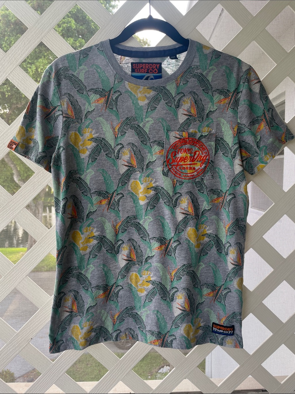 Superdry Surf Co Men’s Tropical Print Gray T-Shirt Small